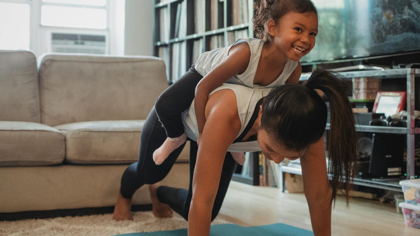 mãe atípica fazendo exercício físico